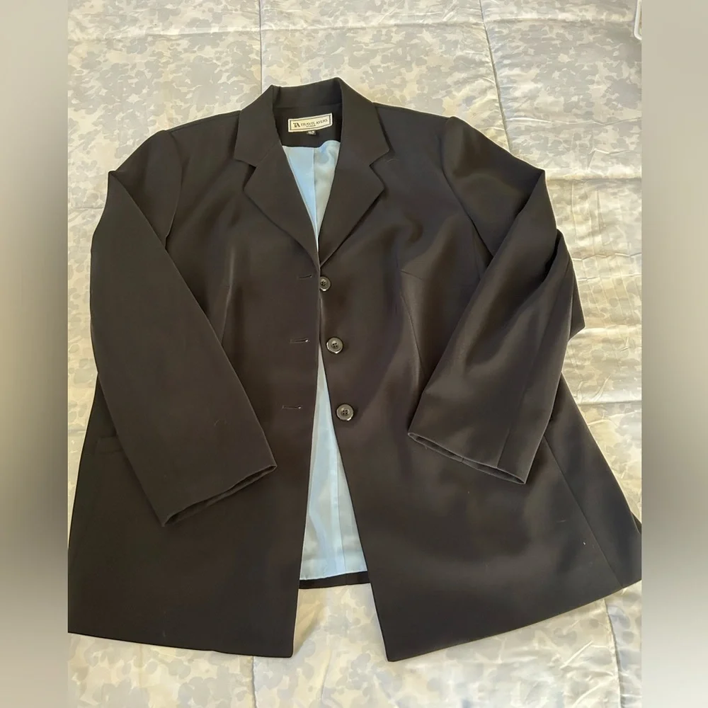 TRAVIS AYERS Women’s suit jacket size 16W